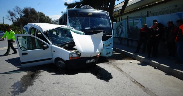 Kartal'da minibüs ile otomobil çarpıştı: 1 yaralı