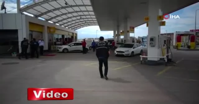 Lastiği patlatıp araçtan çek dolu çantayı böyle çaldılar