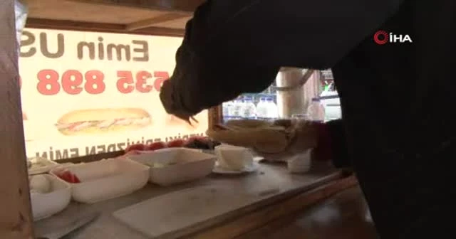 Muz yiyerek esnafı soyan hırsız kamerada