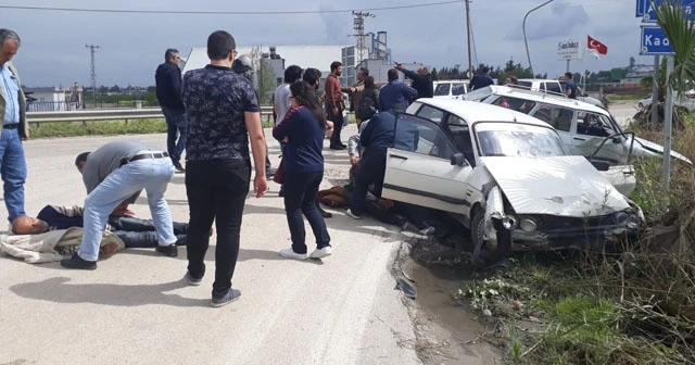 Osmaniye'de otomobiller kafa kafaya çarpıştı