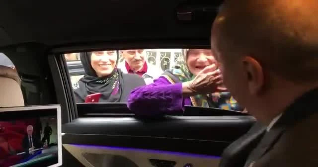 Cumhurbaşkanı Erdoğan'dan yaşlı kadınla seçim sohbeti