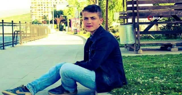 Genç futbolcu traktörün altında kalarak öldü