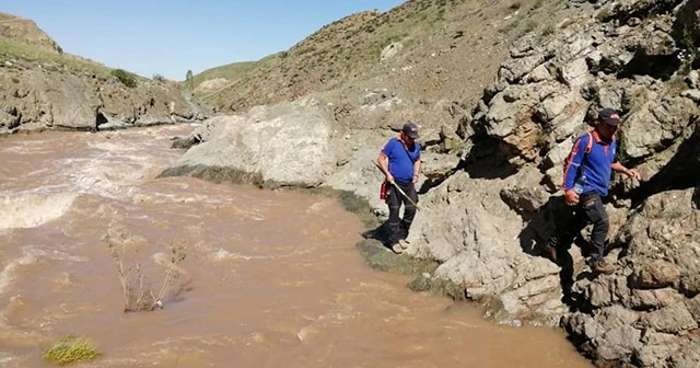 Kars'ta kaybolan kızı arama çalışmaları havadan görüntülendi