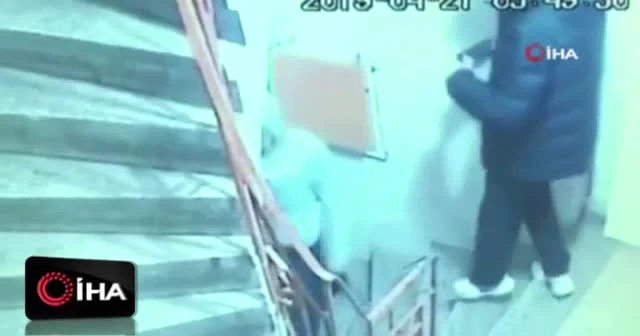 Fatih'te yaşlı turistleri hedef alan kapkaççı kamerada