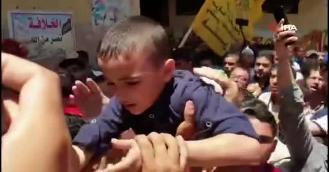 Filistinli çocuğun babasının cenazesindeki feryadı yürek dağladı