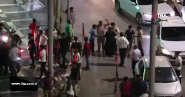 İki grup arasında tekme tokat kavga kamerada