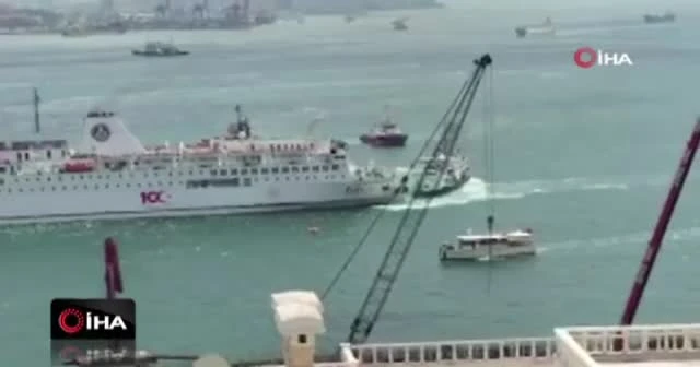 İstanbul Boğazı'nda üniversite gemisiyle şehir hatları vapurunda küçük çaplı temas yaşandı
