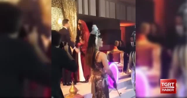 Mesut Özil-Amine Gülşe çiftinin kına gecesinde "Ölürüm Türkiyem" şarkısı çalındı