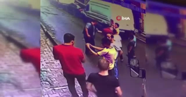 Pencereden düşen bebeği havada yakaladı