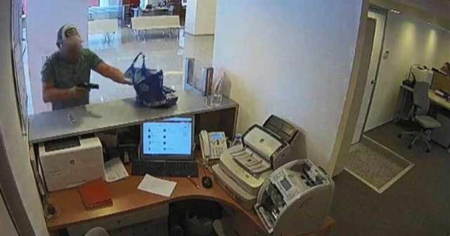 Bayrampaşa'da soygun girişimi kamerada