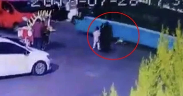 Çocuğunun ezildiği gören annesi yol ortasında bayıldı