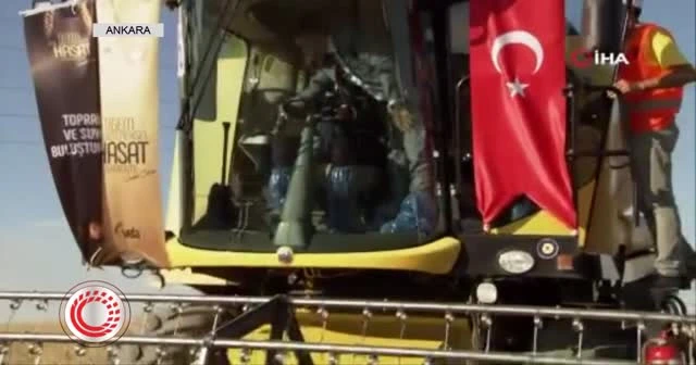 Cumhurbaşkanı Erdoğan biçerdöver kullandı