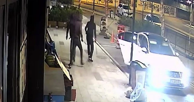 Pişkin hırsızlar vatandaşları döner bıçağıyla kovaladı