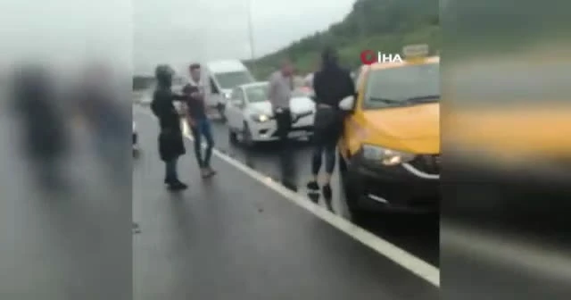 Tartıştığı sevgilisini arabadan atarak metrelerce sürükledi