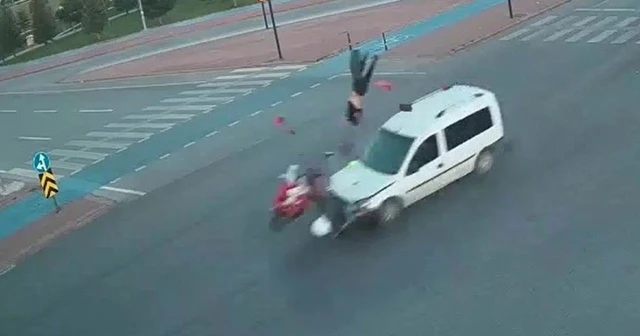 Kırmızı ışıkta hızlı geçen sürücü dehşet saçtı