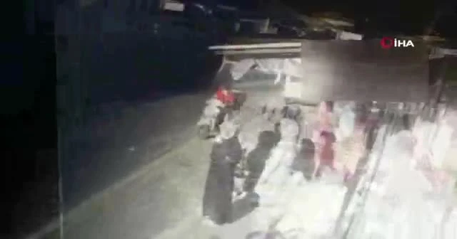 5 kişiye çarpıp markete giren kamyonun kazası kamerada