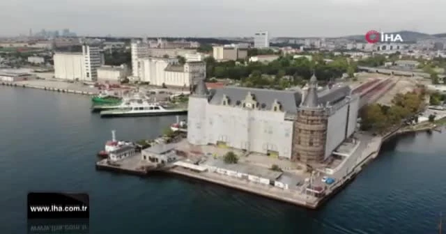 Haydarpaşa Garı'nın simgesi olan saat yerine monte edildi
