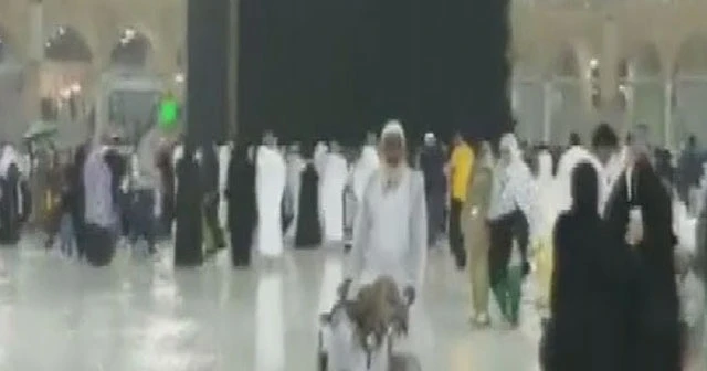 Kabe'yi yağmur altında tavaf ettiler!