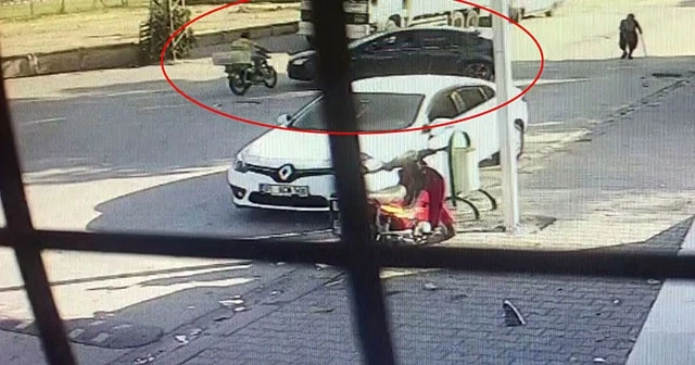 Motosiklet sürücüsü otomobile çarparak öldü