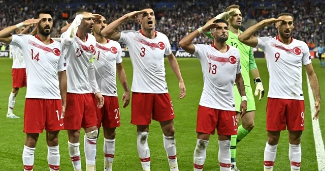 A Milli futbolculara komandolardan mesaj geldi