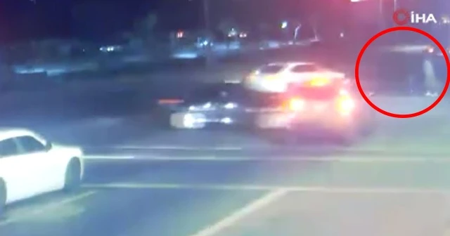 Kırmızı ışıkta geçen araca çarptı, 3 kişinin hayatını kurtardı