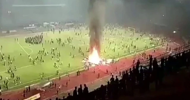 Maç bitti, saha savaş alanına döndü