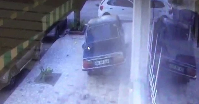 Minibüse arkadan çarptı, kaldırımda metrelerce gitti