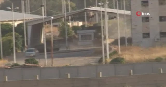 Önce SMO bayrağını diktiler ardından şükür secdesi yaptılar