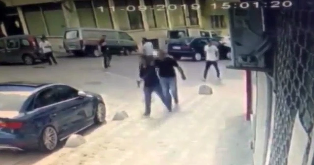 Zeytinburnu’nda silahlı kavga kamerada