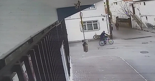 Bisikletli gaspçı kamerada