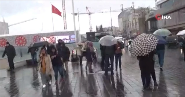 İstanbul'da yağmur etkili oluyor