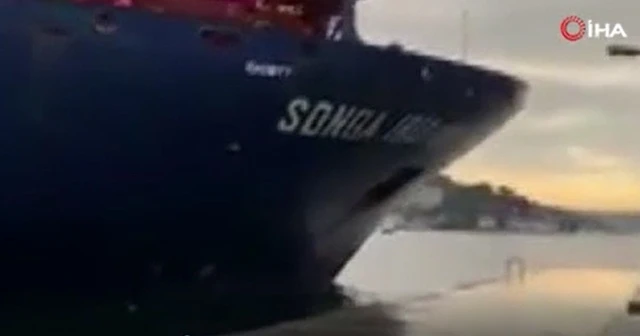 Rumeli Hisarı açıklarında yük gemisinin kıyıya çarpma anı