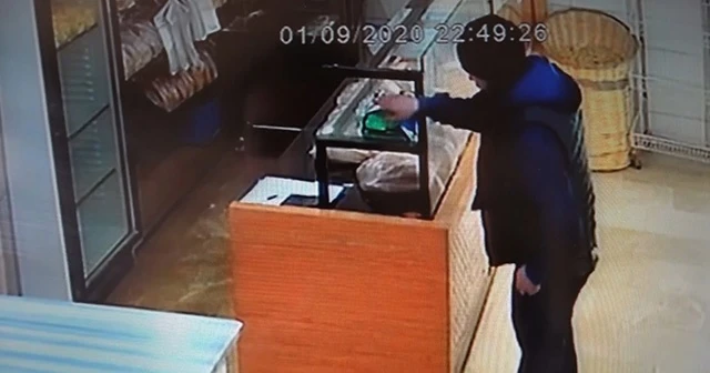 2 gün bedava ekmek istedi, 3. gün sadaka kutusunu böyle çaldı