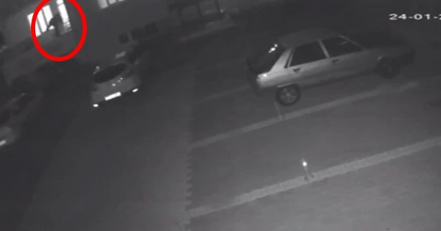 Deprem sırasından evlerini balkondan atlayarak terk ettiler