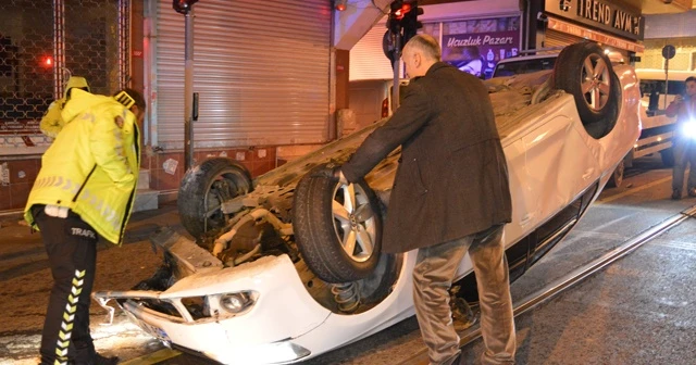 Dur ihtarına uymayarak kaçan otomobil takla atarak durabildi
