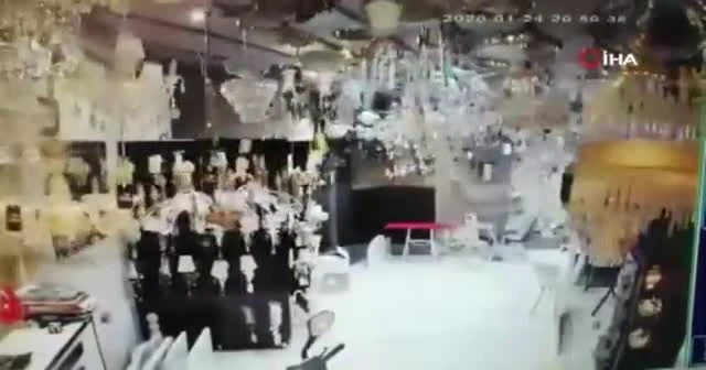 Elazığ depreminin şiddetini gösteren en net görüntüler