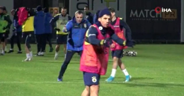 Emre Belözoğlu taktik verdi