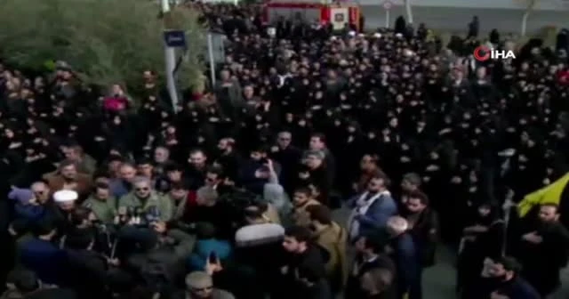 İranlılar General Süleymani’nin intikamı için meydanlara indi