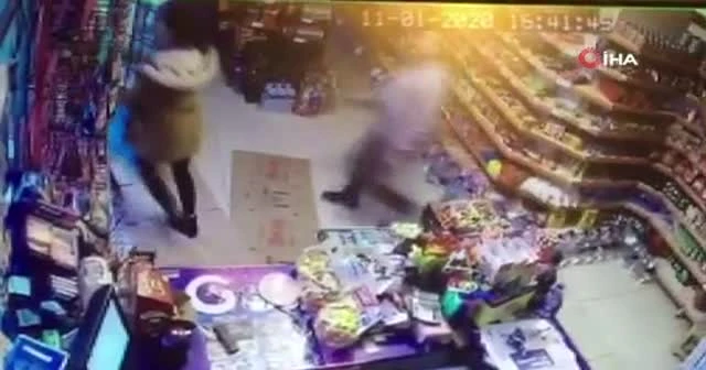 İstanbul'da hissedilen 4,7 büyüklüğündeki depremde vatandaşların yaşadığı panik market kamerasına yansıdı