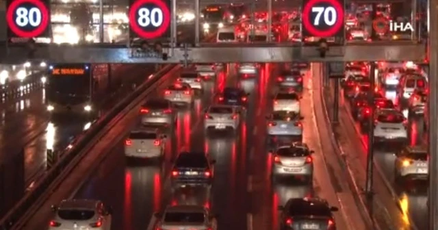 İstanbul'da trafiğe hava muhalefeti