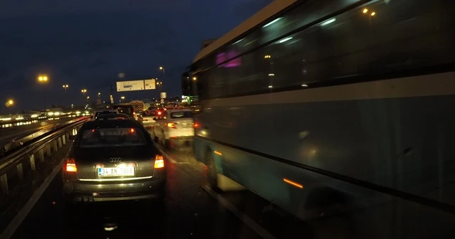 İstanbulluların trafik çilesi araç kamerasıyla kaydedildi