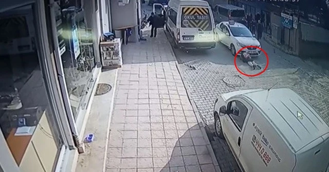 Okulun kapısından koşarak çıkan kız öğrenciye ticari dolmuş çarptı