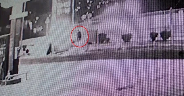 Polisin intihar anı kamerada