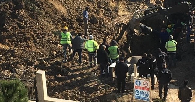 Toprak altında kalan işçilerin kurtarılma anına dair görüntüler ortaya çıktı