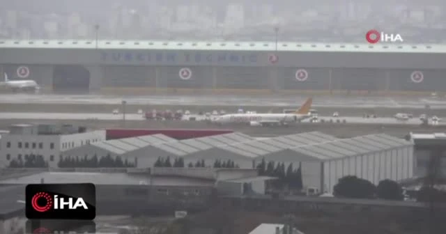 Uçak pistten çıktıktan sonra yaşananlar pilot ile kule arasındaki ses kaydına yansıdı