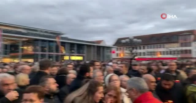 Almanya Cumhurbaşkanı, 5 Türk’ün öldürüldüğü olay yerine çiçek bıraktı