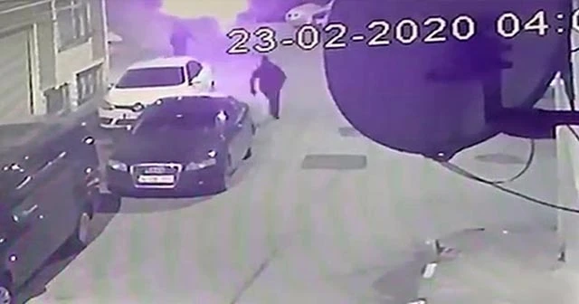 Gece yarısı maskeli kişiler 9 aracı kundakladı