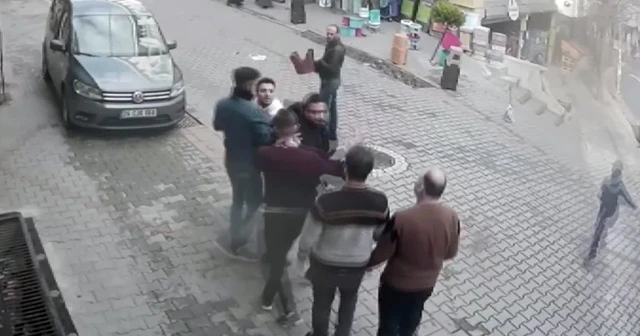 Makaslı, cam şişeli kavga kamerada