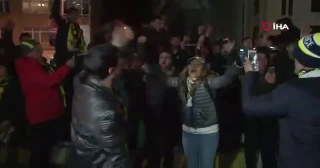 Taraftarlar Ali Koç'u istifaya çağırdı