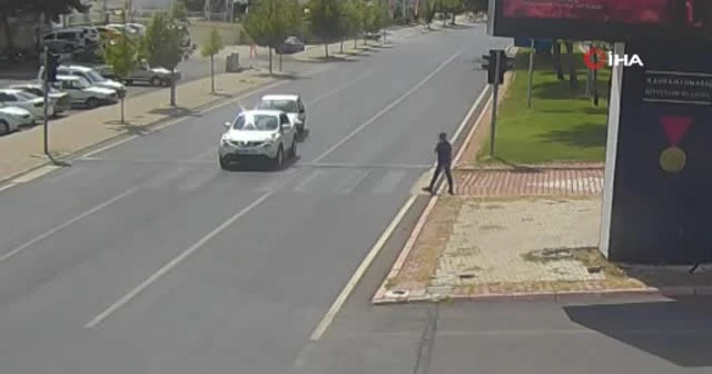 Trafik kazaları MOBESE kameralarına yansıdı